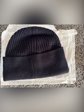 Everlane Men’s Black Cashmere Wool Ribbed Knit Beanie